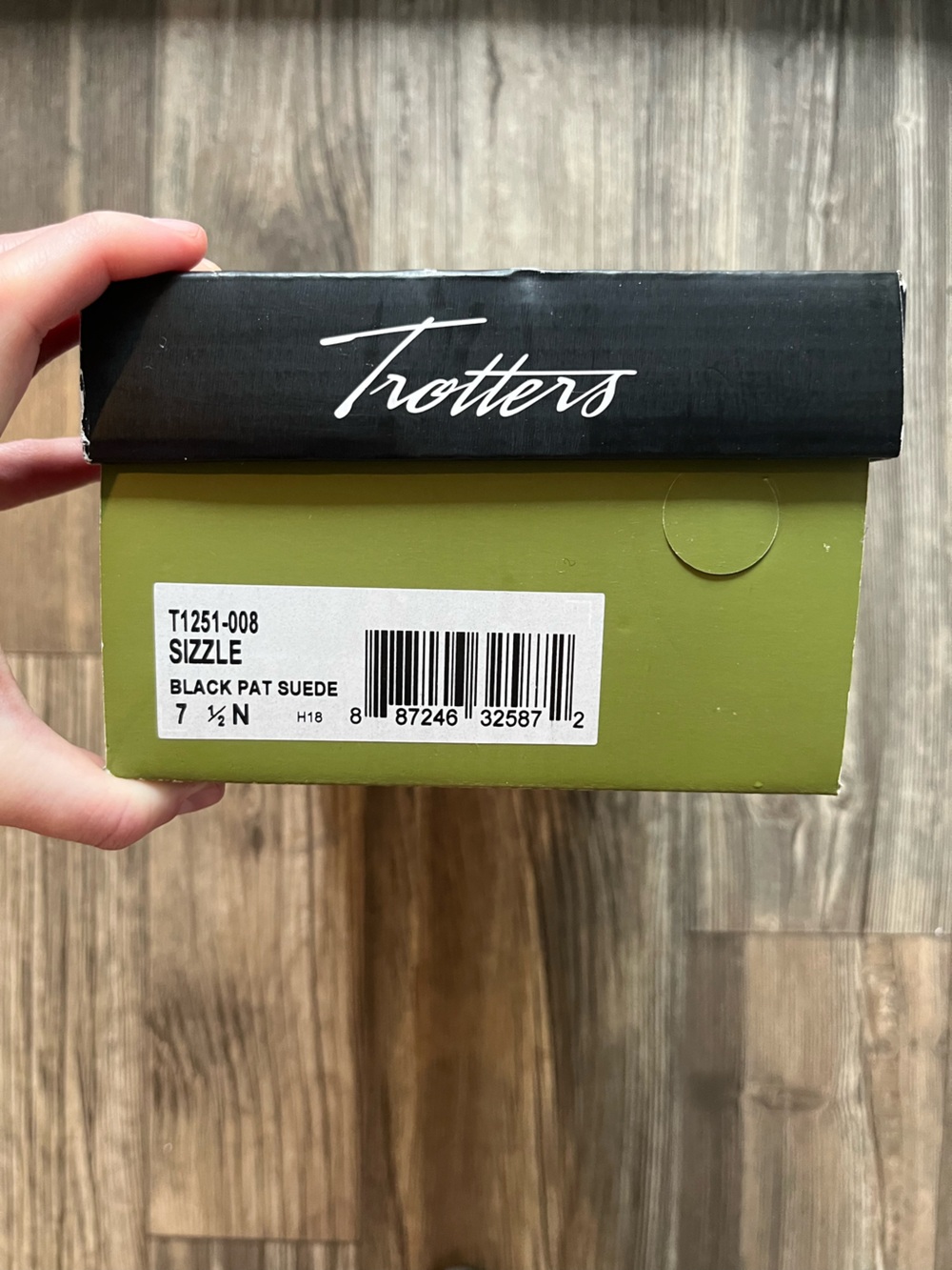 NIB NWT Trotters Sizzle in Black Patent Suede - size 7.5 NARROW - Picture 2 of 9